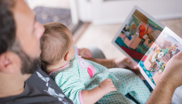 enseñar a leer en casa a un niño